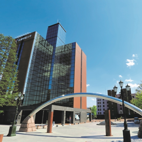 山梨学院大学1