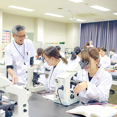 大阪行岡医療専門学校長柄校