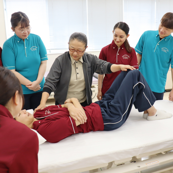 ＜介護福祉学科＞
利用者様の幸せを喜ぶ介護福祉士になろう！／専門学校 岡山ビジネスカレッジ