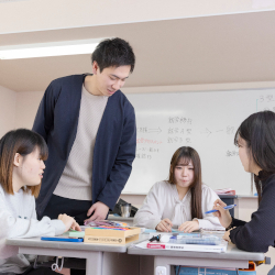 あらゆる専門分野をカバーする総合専門学校グループ