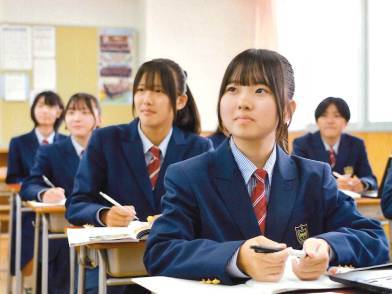 豊橋中央高等学校の制服