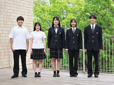 アナン学園高等学校の制服