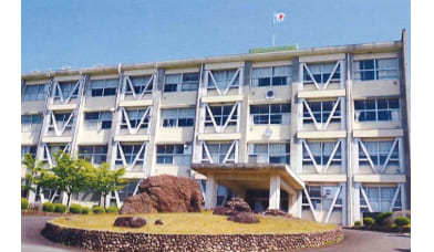 宝陵高等学校
