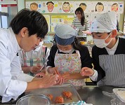広島県 神石高原町立来見(くるみ)小学校 3年生のみなさん2