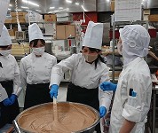 福岡県 福岡農業高校 食品科学科梅研究班のみなさん3