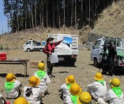 山梨県 甲州市立菱山小学校 緑の少年少女隊のみなさん2