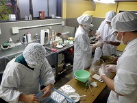 山形県 村山産業高校 農業科学部サトイモ班のみなさん2