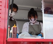 北海道 留辺蘂(るべしべ)高校 福祉ゼミ9人の3年生2