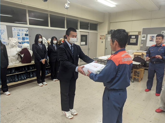 北海道　浦河高校　美術部のみなさん4