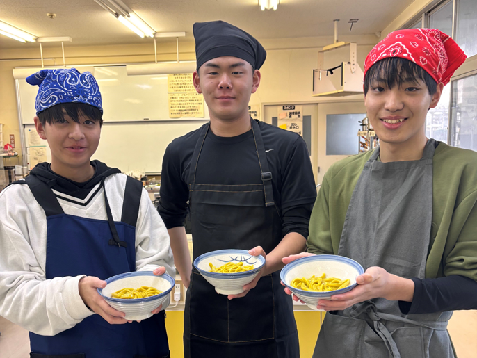 徳島県　阿波高校　２年生「たらいうどん開発部」のみなさん2