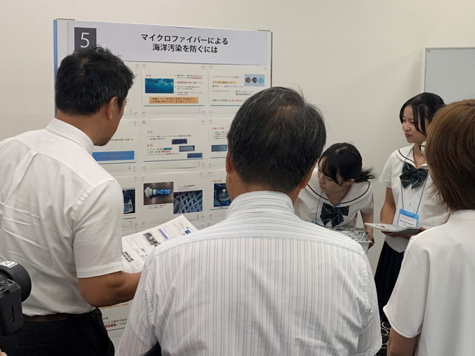 岡山県 倉敷工業高校 テキスタイル工学科5人の2年生1