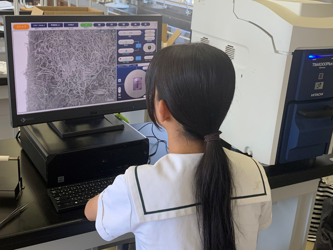 岡山県 倉敷工業高校 テキスタイル工学科5人の2年生3