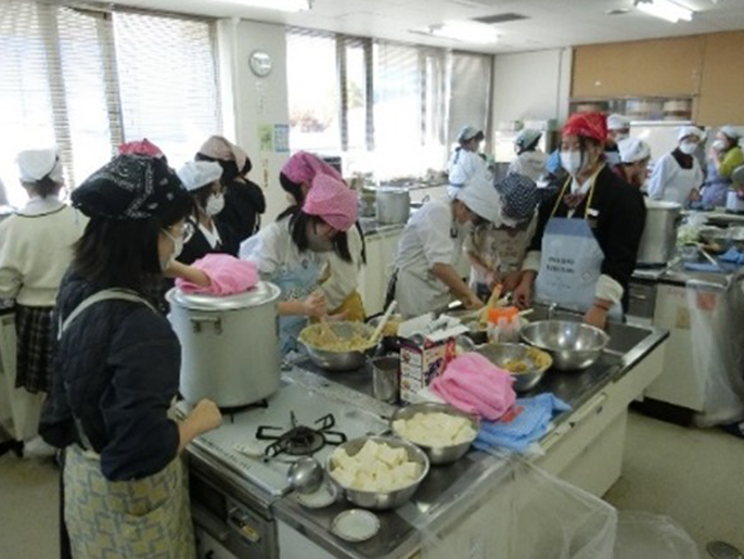 奈良県 葛城市立新庄中学校 ホームメイキング部のみなさん4