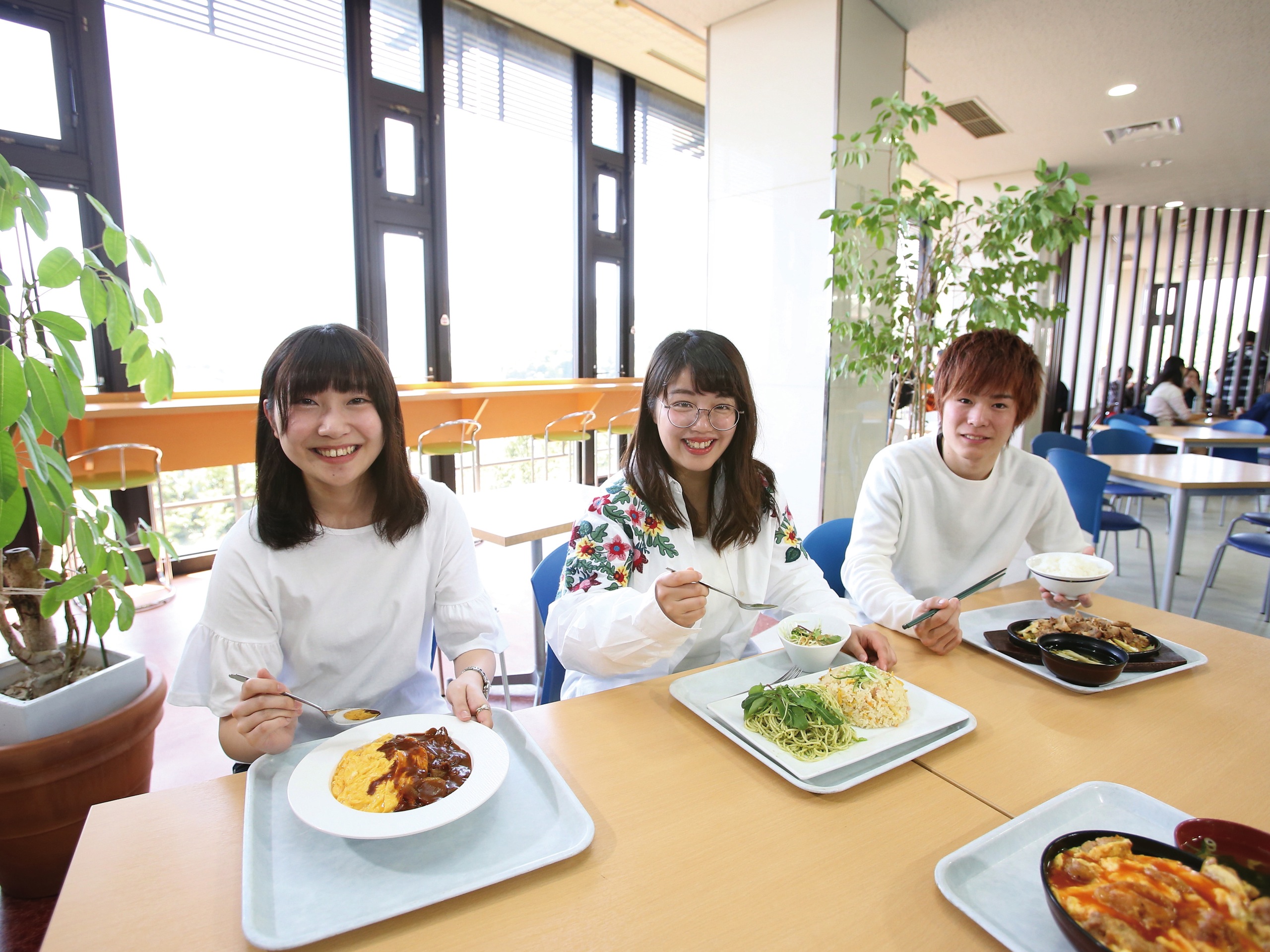 崇城大学の学食
