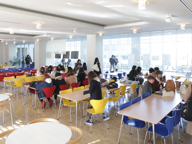 東京成徳大学の学食
