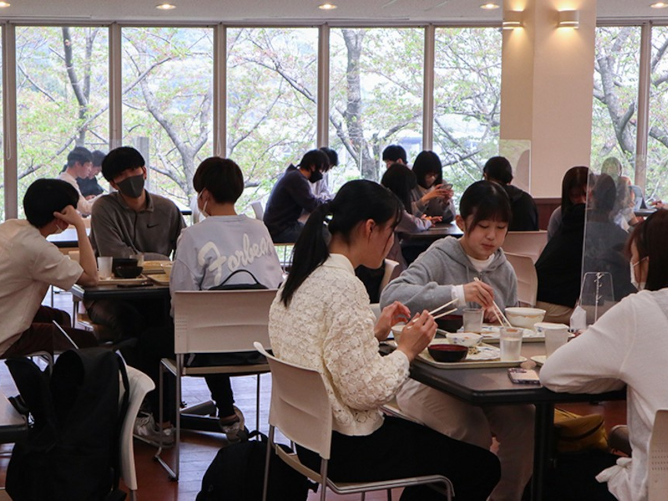 周南公立大学の学食