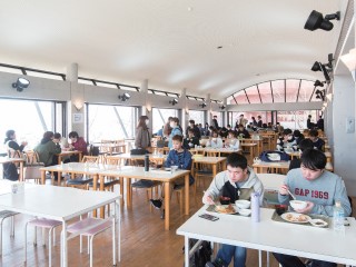 長崎総合科学大学の学食