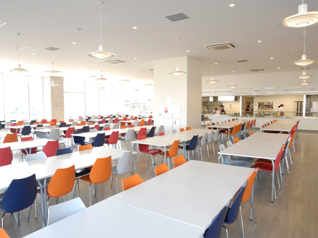 西日本工業大学の学食