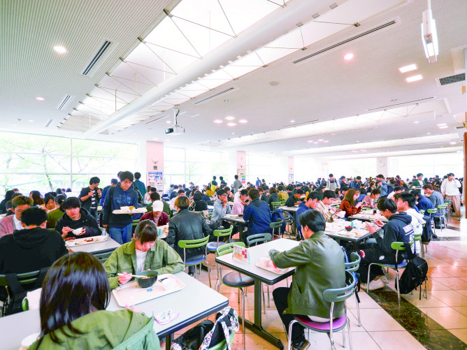 松山大学の学食