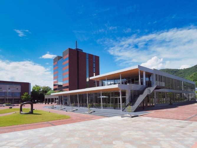 山梨学院大学