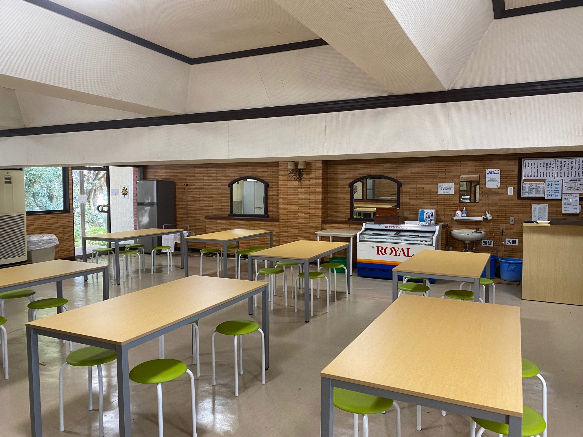 折尾愛真短期大学の学食