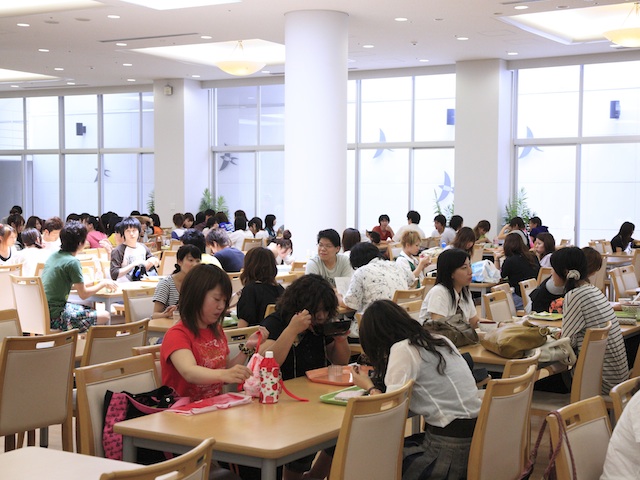 就実短期大学の学食