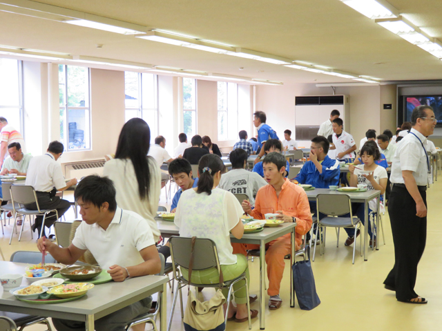 高山自動車短期大学の学食