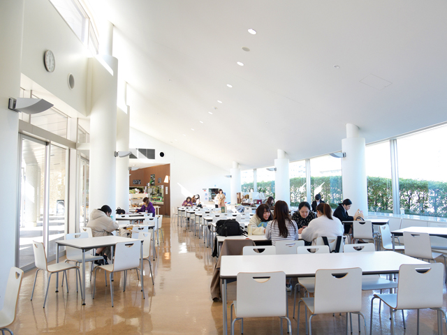 聖徳大学の学食