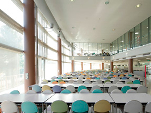 東海学園大学の学食
