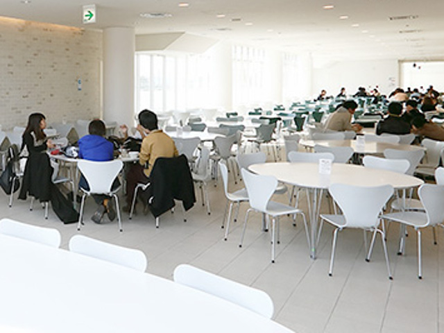 追手門学院大学の学食