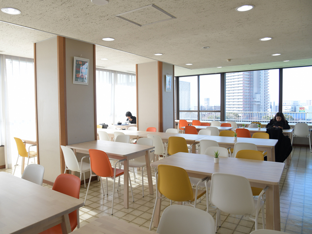 聖徳大学の学食