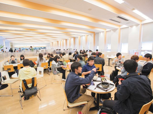 佛教大学の学食