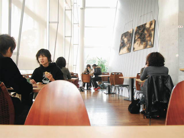 九州産業大学造形短期大学部の学食