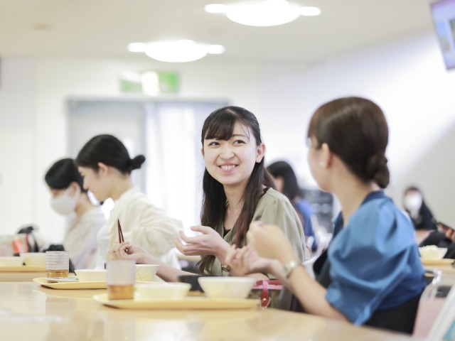 日本栄養大学の学食