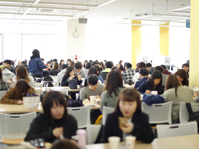 白鴎大学の学食