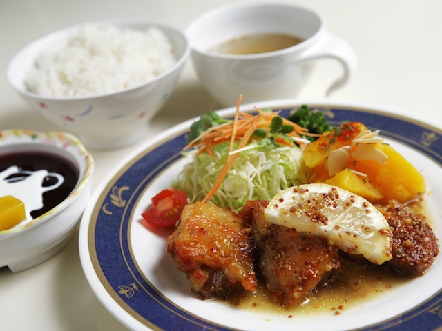 就実短期大学の学食
