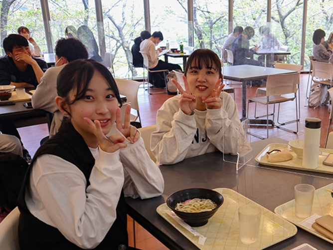 周南公立大学の学食