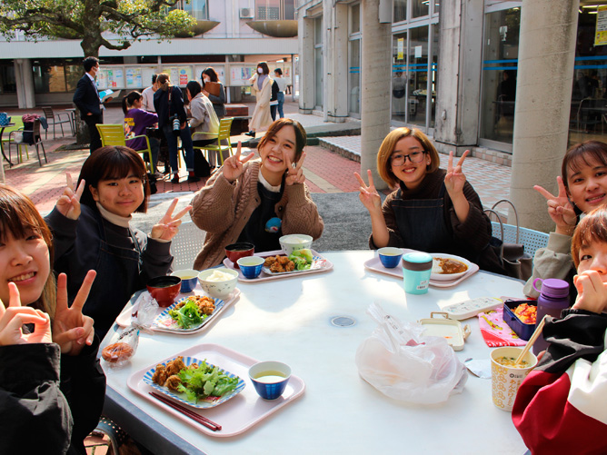 大垣女子短期大学の学食