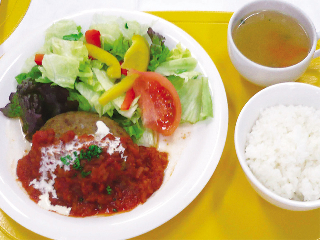 精華女子短期大学の学食