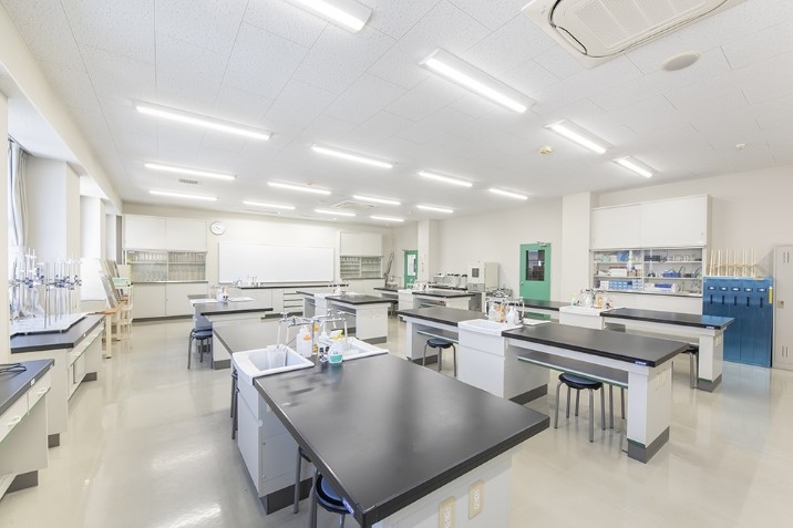 理科学実験室