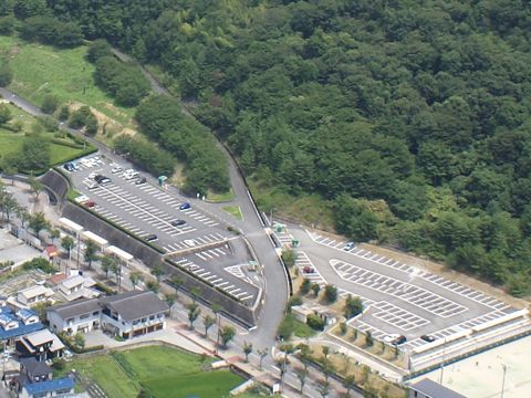 学生駐車場（320台収容）