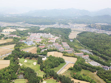 兵庫県播磨平野の一角に位置する40万㎡の広大なキャンパス