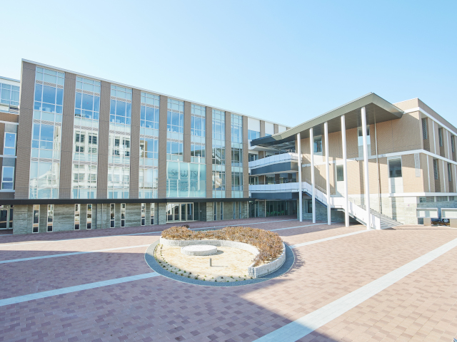 2021年1月、本学のランドマークとなる新校舎が竣工しました。