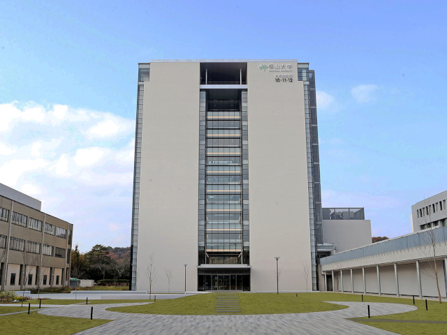 地域を想い、地域に愛され、地域から国際社会につながる”未来創造人”の育成拠点「未来創造館」は、開放的な空間で未来に繋がる 新たな学びの場として活躍していきます。