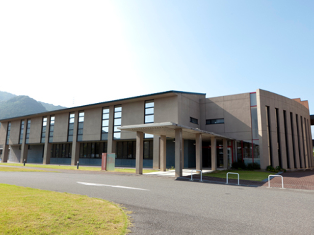 大学本部棟
