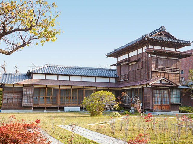 創立記念館