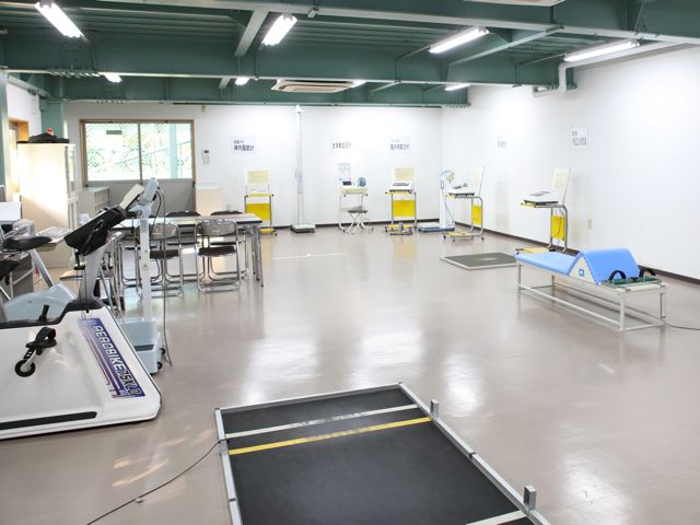 ■体力測定室：ここには色んな運動能力を測定する器具がたくさんあります。測定方法を学んだり、分析・評価もできます。
