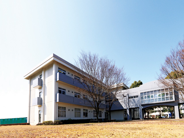 1号館：三次元CADやOffice系アプリケーションの演習室、自習システムなどのIT環境が充実