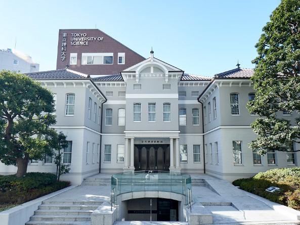 神楽坂キャンパス　近代科学資料館（二村記念館）