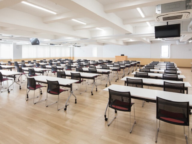 5314講義室：200名収容可能な大講義室。看護学科・栄養学科合同で受ける講義にも使用されています。
